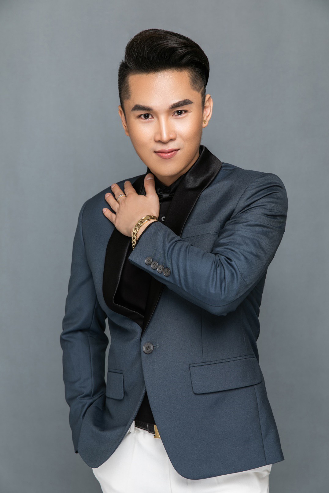 Du Thiên - Đại gia Vbiz và scandal khó đỡ: Lộ video phòng the, đòi chiến tay đôi với khán giả - Hình 1