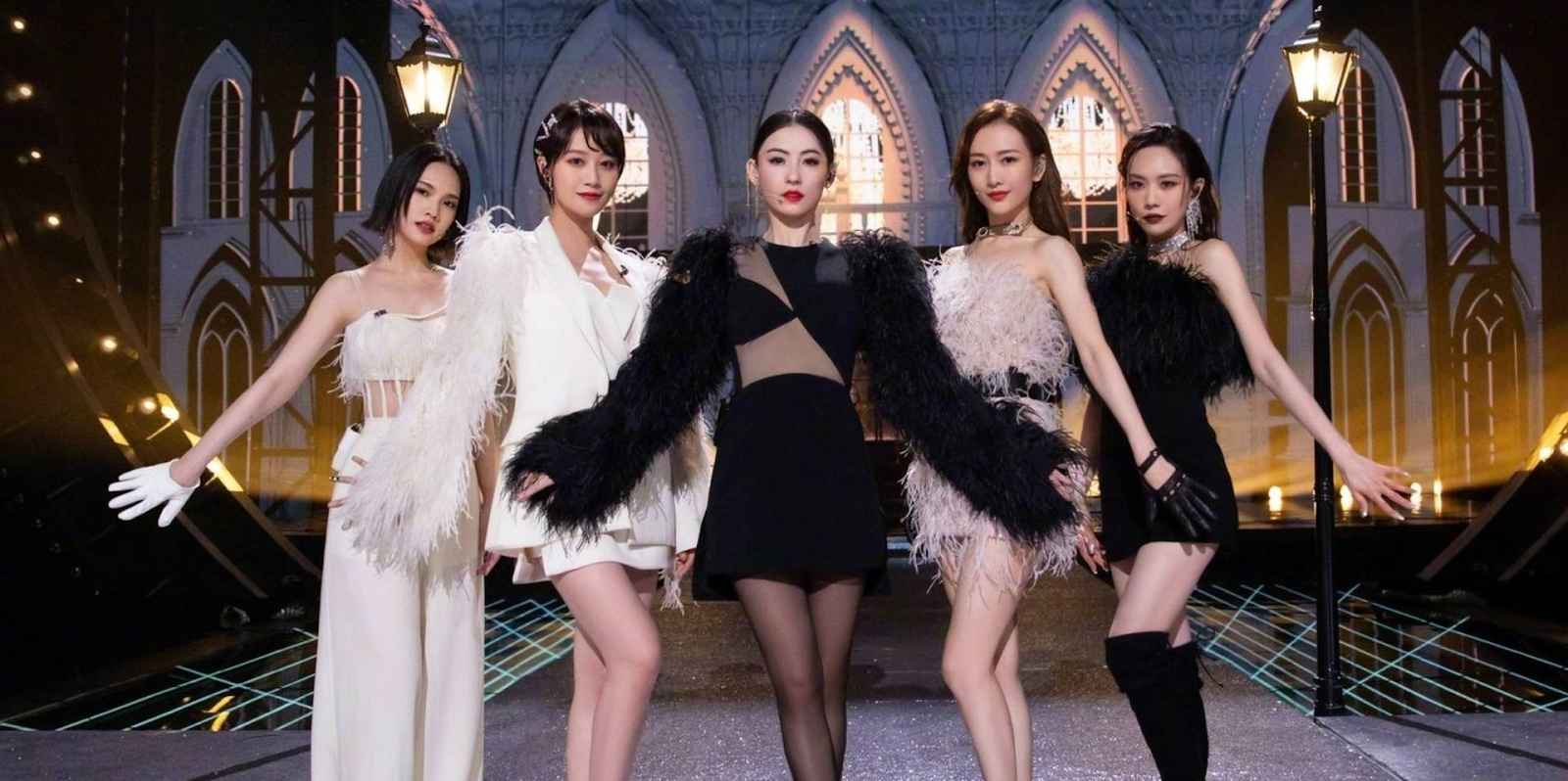 Tỷ Tỷ Đạp Gió Rẽ Sóng: Chi Pu vào nhóm quyền lực cùng Ella (S.H.E), đá văng Trương Gia Nghê? - Hình 9