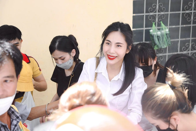 Thủy Tiên bị mỉa mai hám tiền vì đòi bồi thường 44 tỷ đồng, nữ ca sĩ nghẹn ngào lên tiếng? - Hình 5