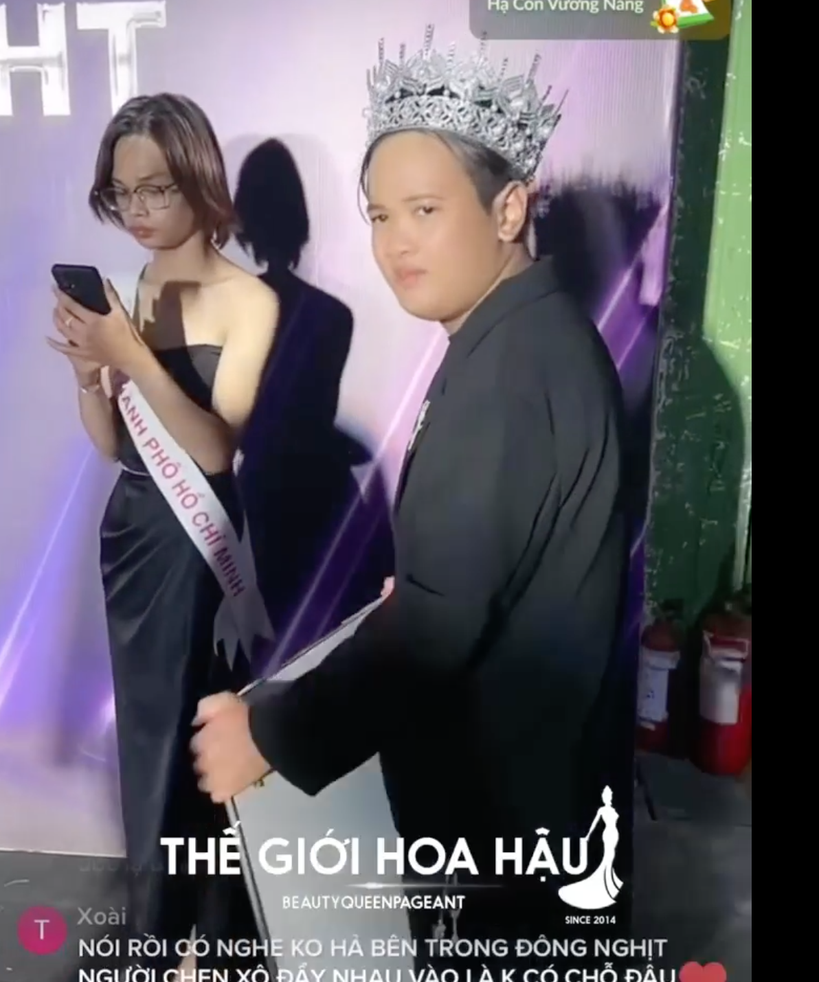 Hỗn loạn cảnh tượng đêm chung kết MIQ VN, khán giả bức xúc vì có vé nhưng không được vào sân khấu - Hình 7