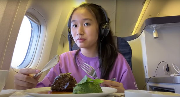 Jenny Huỳnh, Thiên Thư: 2 tiểu thư nhà giàu nổi như cồn trên Youtube, bị mang ra so sánh, ai hơn ai? - Hình 1