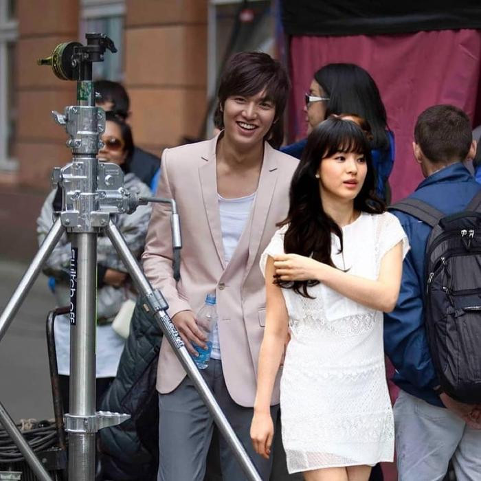 Song Hye Kyo lấy Lee Min Ho làm bia chắn khi tình yêu đồng giới với Han So Hee bị phản đối kịch liệt - Hình 2