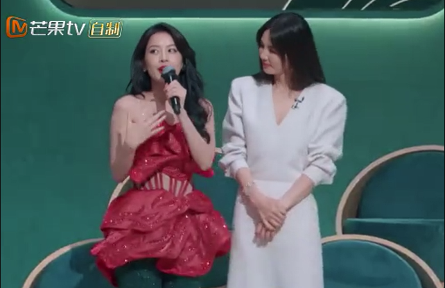 Tỷ Tỷ Đạp Gió: Chi Pu bị chèn ép, sân khấu tối om thua show hội chợ, giọng hát bị đem ra chê thậm tệ - Hình 2