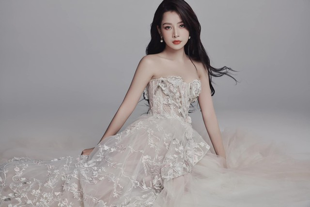 Tỷ tỷ đạp gió: Chi Pu bị hải quan Trung Quốc giữ lại vì kiện hành lý đáng ngờ, là gì mà ai cũng sốc? - Hình 1