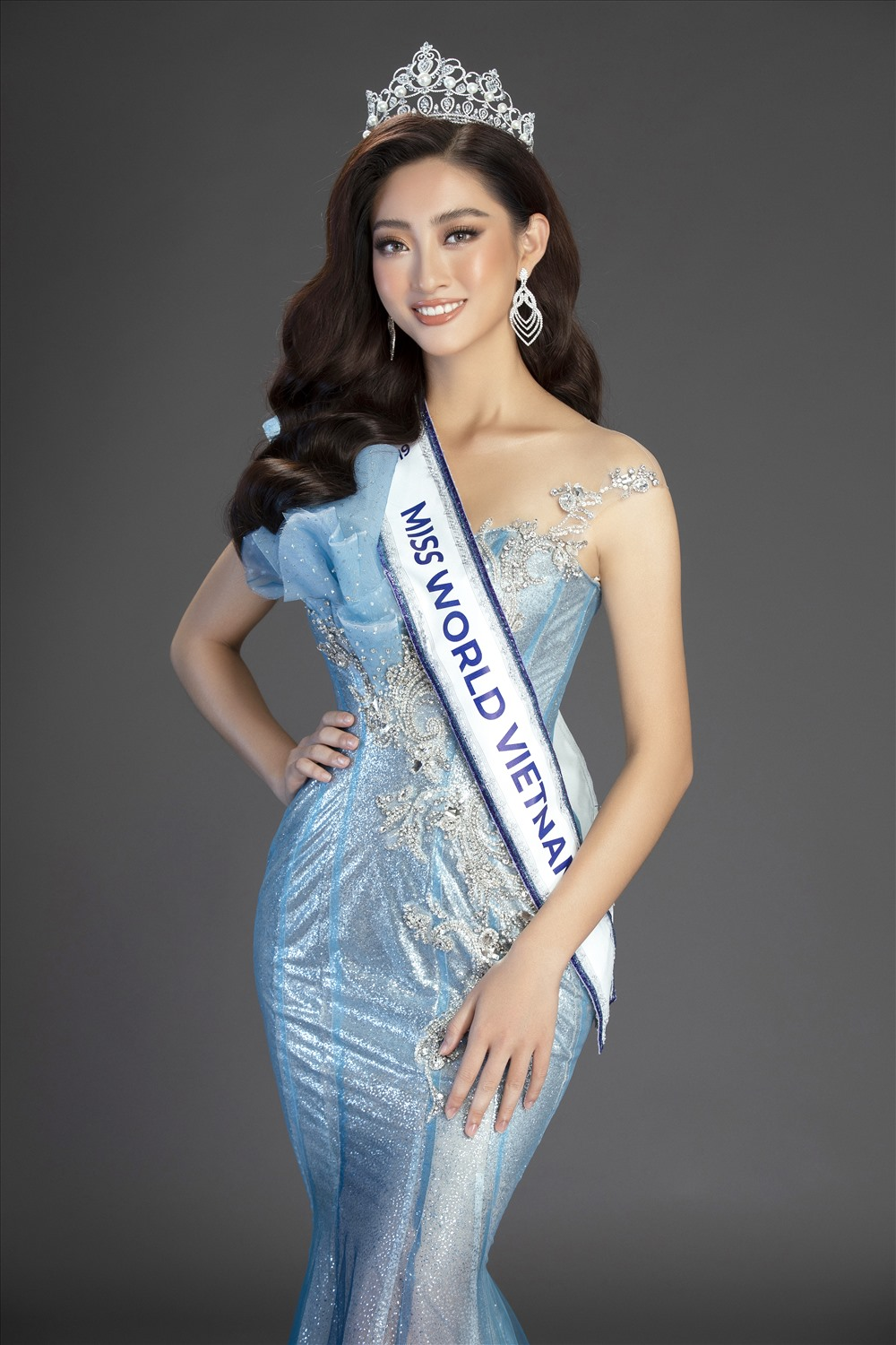 Lương Thùy Linh bị réo tên khi bạn cũ đăng quang Miss Universe Philippines 2023, lý do vì sao? - Hình 5