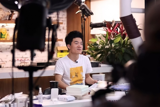 Cô giáo mầm non livestream hot nhất MXH lộ nhan sắc thật khiến dân tình tá hỏa, nghi bị hại? - Hình 7