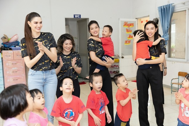Đương kim Miss Grand thả thính, chính thức trở thành dâu Việt với áo dài nón lá - Hình 9