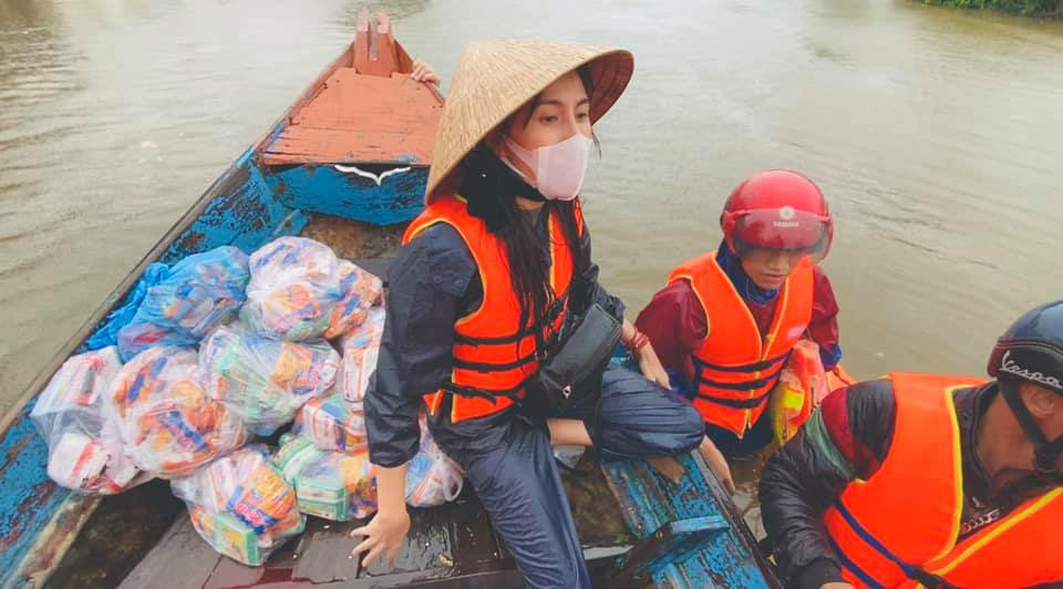 Thủy Tiên đào lại vụ từ thiện sát ngày bà Hằng hầu tòa, giải thích phát 3 triệu nhưng chỉ 5 tờ 500k - Hình 5