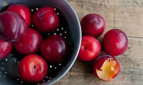 Sáu loại trái cây màu đỏ có thể đẩy lùi mỡ bụng và giảm cân hiệu quả - Hình 1