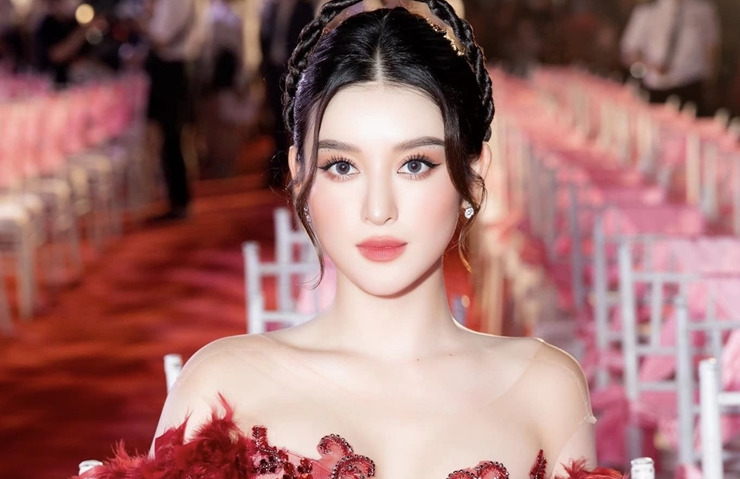 Cô gái Việt được báo Trung Quốc khen ngợi là mỹ nhân đẹp nhất Việt Nam là ai? - Hình 4