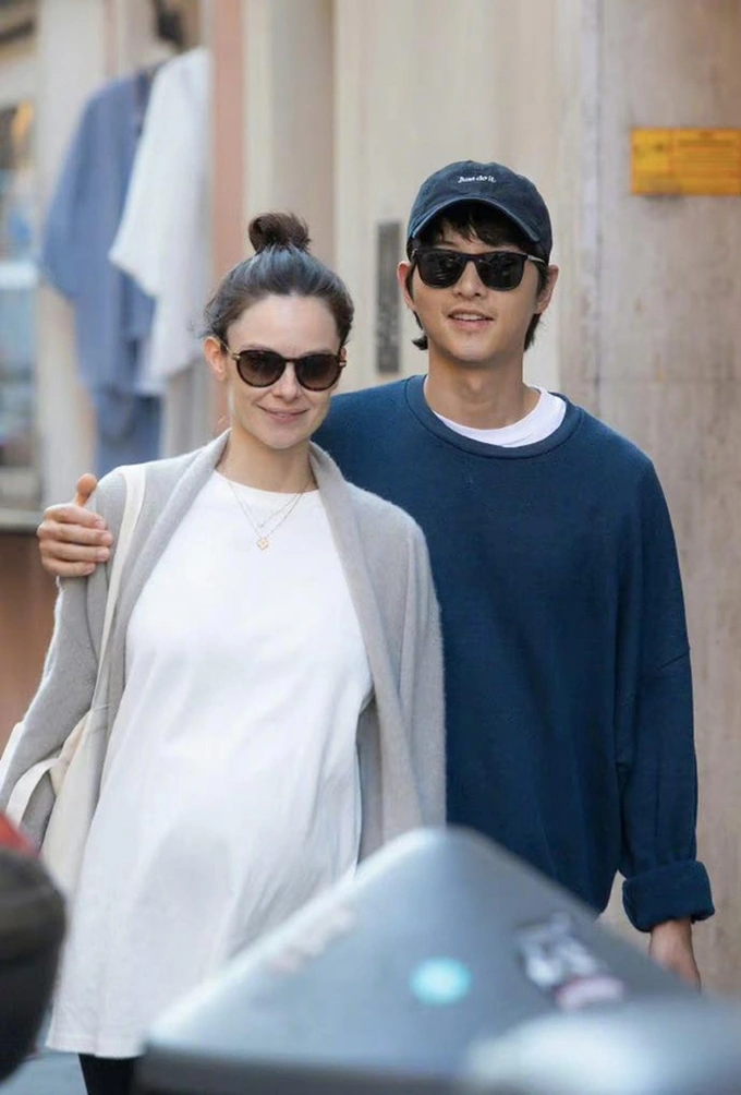 Song Joong Ki lộ diện tàn tạ sau màn dằn mặt vợ cũ, Song Hye Kyo được người yêu mới bảo vệ? - Hình 8