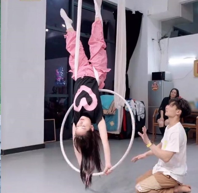 Đạp gió tập 3: Chi Pu bị khán giả bỏ về nhận phiếu thấp lè tè, hé lộ tạo hình cực đáng yêu? - Hình 7