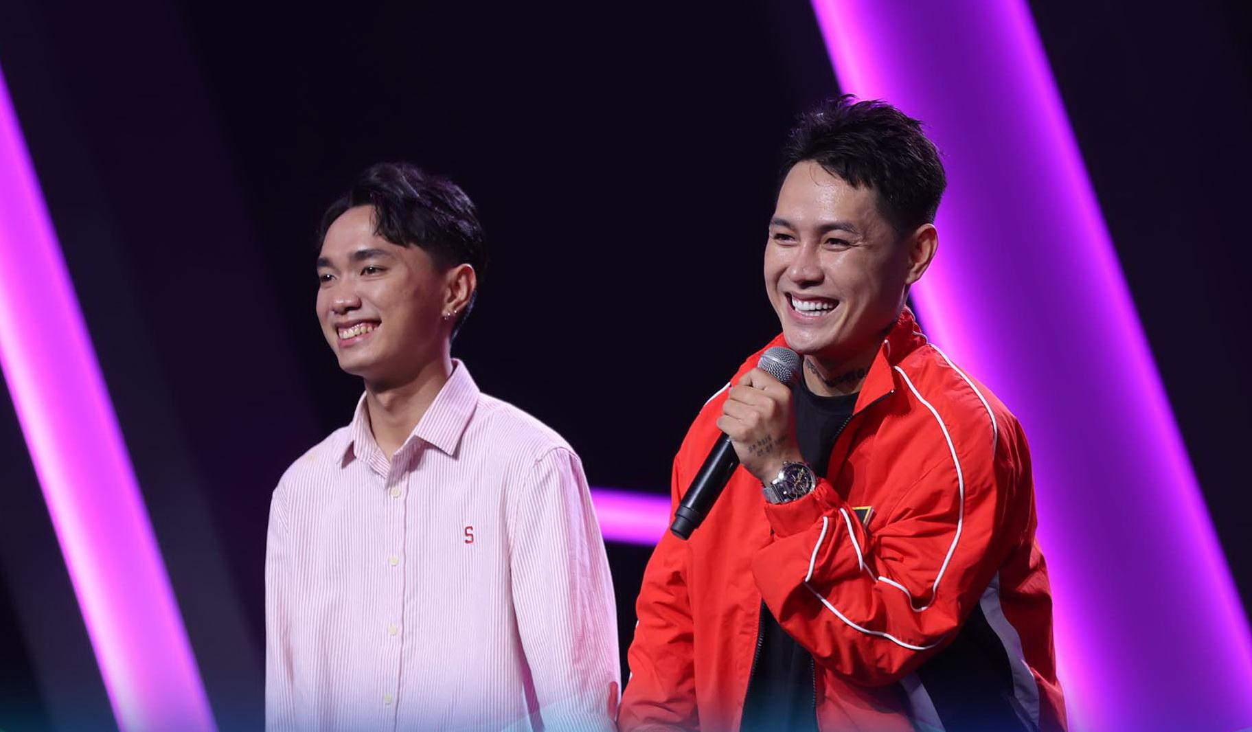 Người ấy là ai: 2 anh em sinh đôi khác trứng thuộc LGBT lần đầu xuất hiện, nói lời comeout xúc động - Hình 3