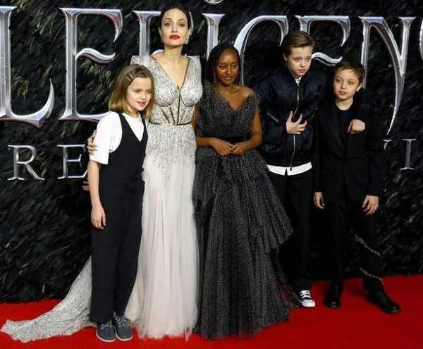 Vivienne - Con gái út của Angelina Jolie cao vượt chị gái, tính cách thật bị bóc trần qua 1 chi tiết - Hình 8