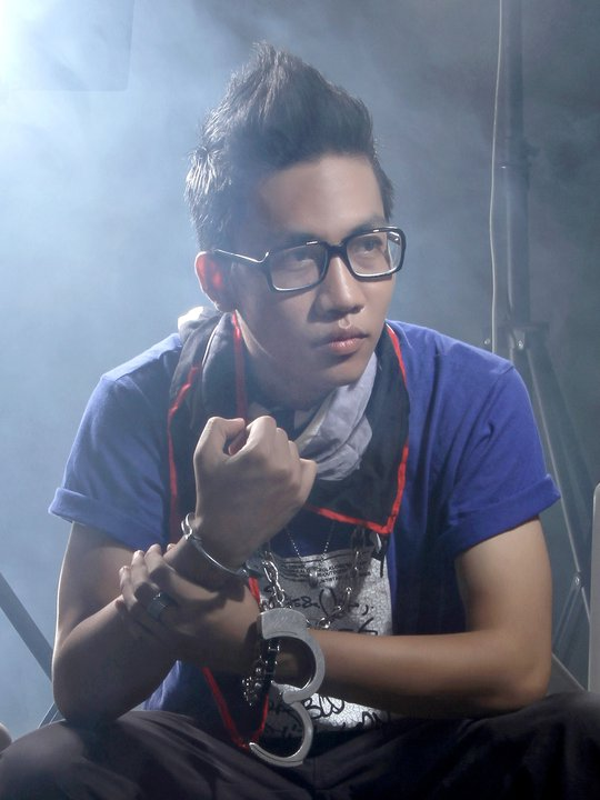 Hoàng Rapper: Bị kỳ thị vì đeo kính cận, cô đơn đến mức muốn ra đi và cuộc sống hôn nhân kín tiếng - Hình 2