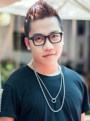 Hoàng Rapper: Bị kỳ thị vì đeo kính cận, cô đơn đến mức muốn ra đi và cuộc sống hôn nhân kín tiếng - Hình 1