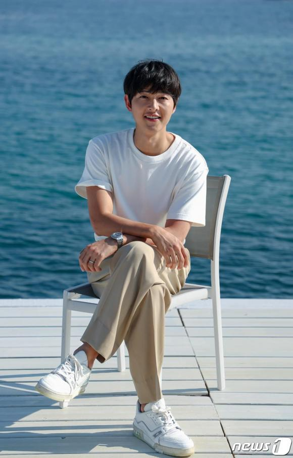 Song Joong Ki nói xấu thẳng mặt Song Hye Kyo, vợ bầu xuất hiện cạnh nam tài tử, làm chuyện động trời - Hình 1