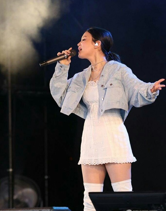 Lee Hi - Adele Hàn Quốc và chặng đường nghệ thuật đầy thăng trầm, đang nổi là bị YG đóng băng - Hình 8