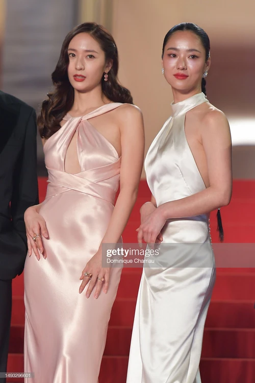 LHP Cannes ngày 10: Krystal, bạn gái Ronaldo khoe dáng, thảm họa thời trang gây nhức mắt? - Hình 3