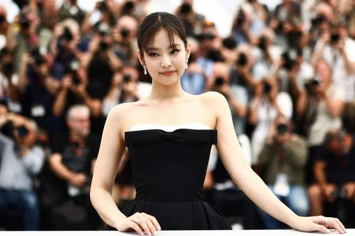 LHP Cannes ngày 10: Krystal, bạn gái Ronaldo khoe dáng, thảm họa thời trang gây nhức mắt? - Hình 13