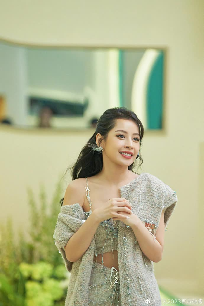 Tỷ Tỷ Đạp Gió Rẽ Sóng: Chi Pu lột xác trước thềm lên sóng, Amber nhiệt tình thả thính, đòi hỏi - Hình 10