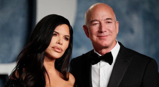 Tỷ phú Jeff Bezos mê mệt bạn gái bỏ vợ con, người tình 53 tuổi giữ chân ông chủ Amazon thế nào? - Hình 5