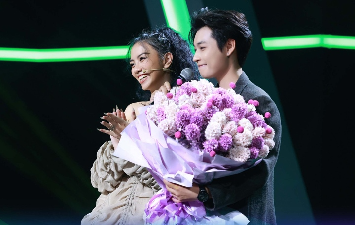 Người ấy là ai tập 2: Sốc với gia thế khủng của nam chính được cháu ngoại PGS Văn Như Cương trao hoa - Hình 3