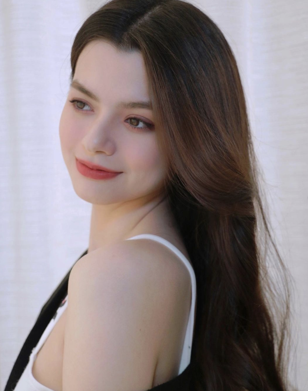 Becky Armstrong - Bông hồng lai quyến rũ của GAP The Series: Đa tài, được yêu mến nhờ đóng bách hợp - Hình 7