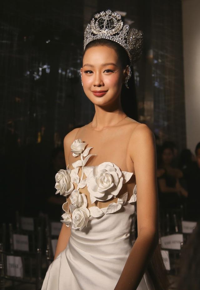 Mai Phương - Phương Nhi đổ bộ thảm đỏ MW Việt Nam, dàn hoa hậu đọ sắc nét căng, 59 thí sinh lộ diện - Hình 3