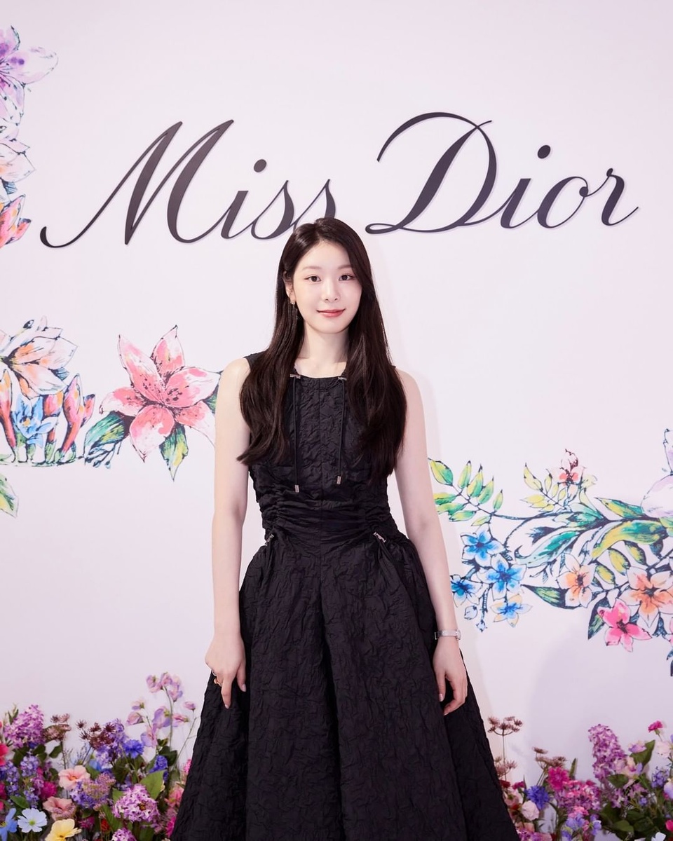 Jisoo (BLACKPINK) bị cho đứng sau bảo vật quốc dân Kim Yuna, dân tình phản ứng gay gắt - Hình 1
