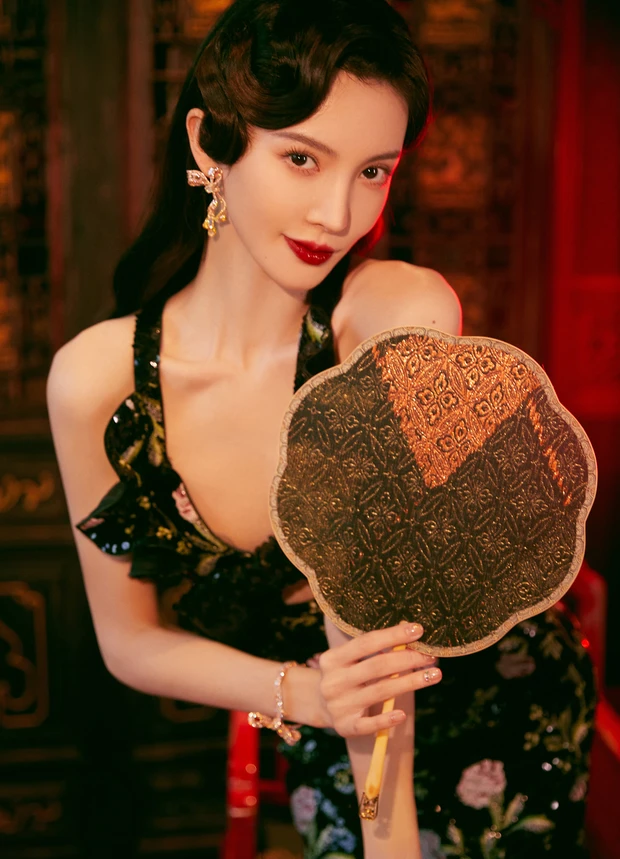 Kim Thần: Bạn gái bị Đặng Luân giẫm, danh sách bạn trai toàn sao hạng A và sự vực dậy nhờ Đạp Gió - Hình 1