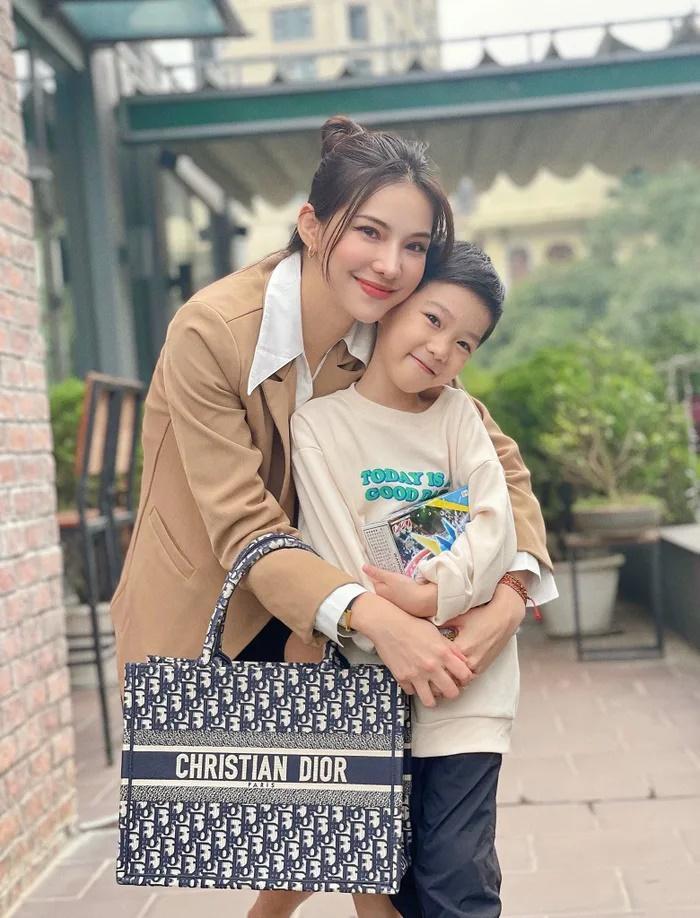 Lưu Đê Ly từng bị tố giật chồng nay có động thái lạ, đập tan danh xưng mẹ ghẻ, viên mãn dù đến sau - Hình 7