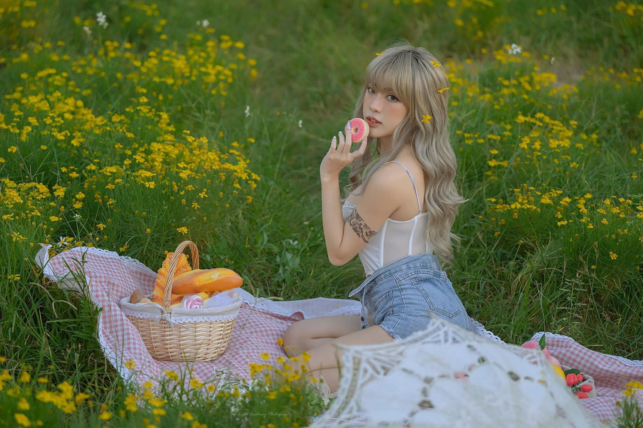Bí quyết làm đẹp của hot girl dân tộc Nùng làm người mẫu nộ.i y - Hình 1