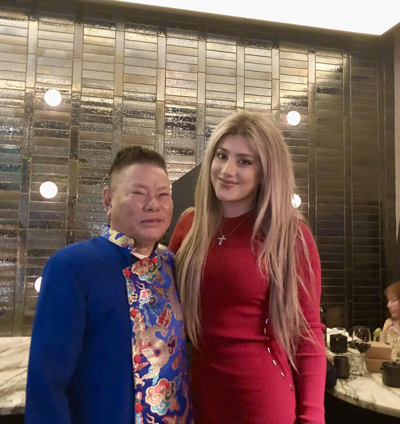 Cuộc sống của tỷ phú Hoàng Kiều trong căn biệt phủ triệu đô ở Mỹ: View xa hoa đậm chất thượng lưu, thú vui làm thơ về mĩ nhân ở tuổi xế chiều - Hình 2