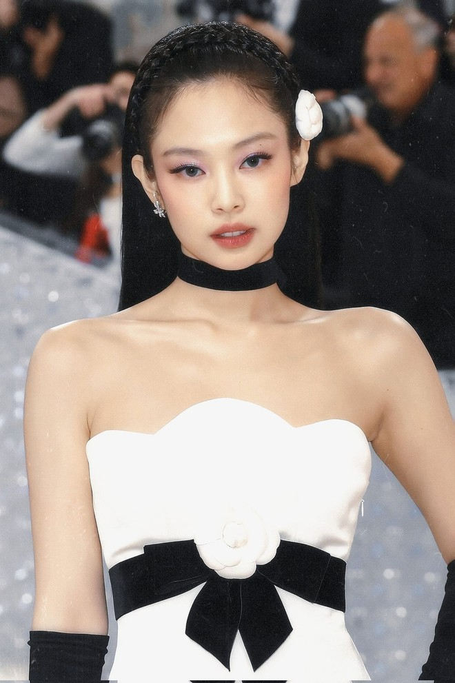 Jennie bị ngó lơ ở Met Gala vì không đủ tầm, BTS làm chuyện chấn động với BLACKPINK - Hình 4