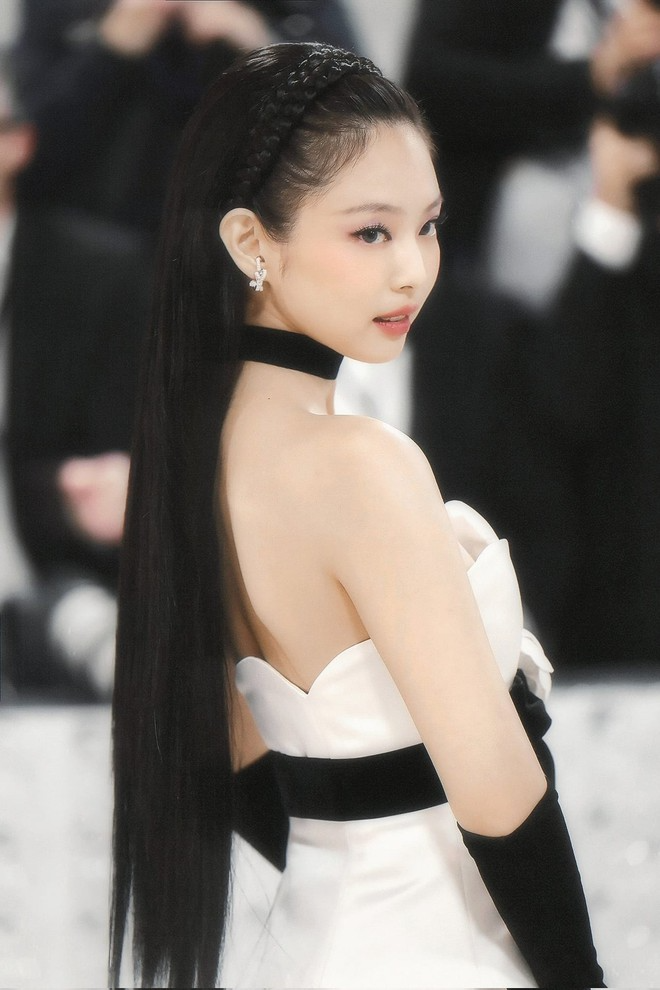 Jennie bị ngó lơ ở Met Gala vì không đủ tầm, BTS làm chuyện chấn động với BLACKPINK - Hình 5