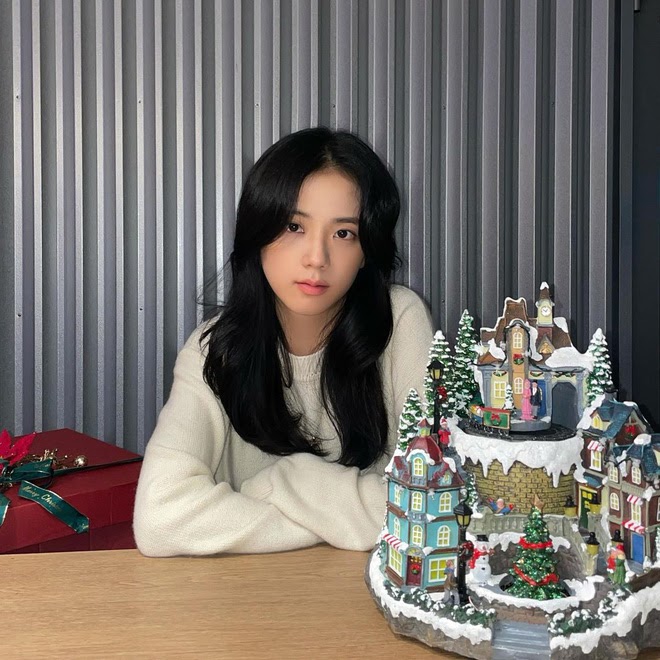 Jung Hae In: Nam thần may mắn dính tin đồn tình ái với 2 nữ thần đẹp nhất làng điện ảnh và làng nhạc xứ Hàn - Hình 8