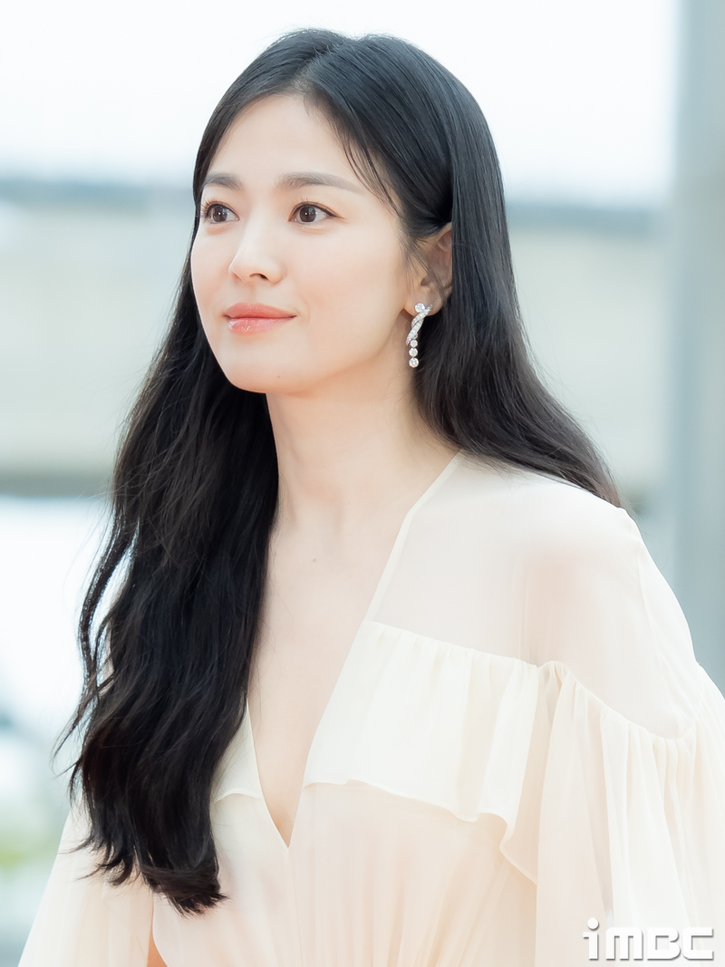 Lee Min Ho bỏ cuộc, không còn theo đuổi Song Hye Kyo, lý do liên quan đến 1 mỹ nam? - Hình 10