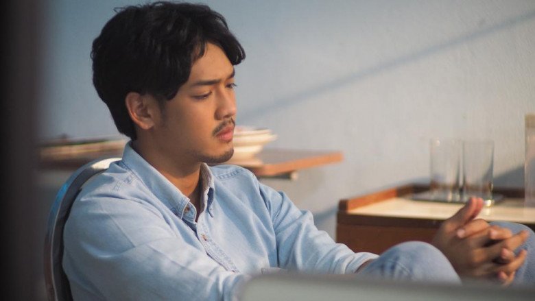 Ly hôn xong tức tối tháo ảnh cưới mang vứt, thấy thứ rơi ra sau khung ảnh tôi cầu xin vợ tha thứ - Hình 1