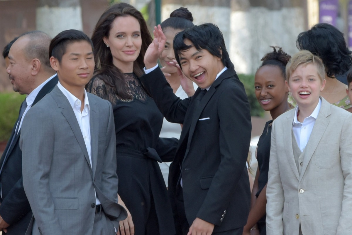 Maddox - Cậu cả nhà Angelina Jolie khoe kiểu tóc mới giống idol Hàn, bị chê thua xa Pax Thiên 1 điểm - Hình 4