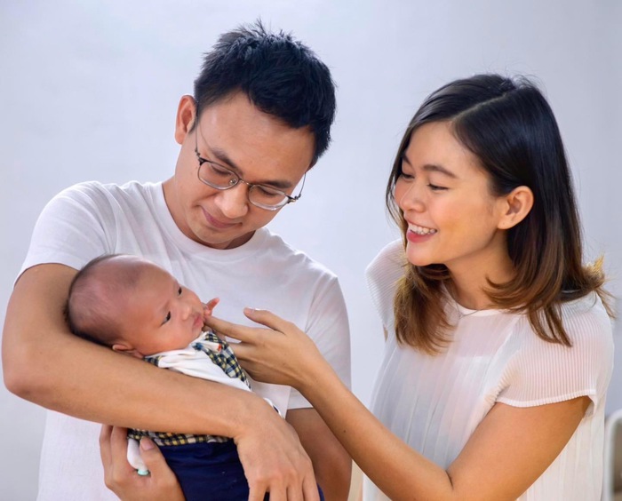 Mâu Thuỷ đăng ảnh bên gia đình nhỏ, con trai như khuôn đúc với ông xã - Hình 4