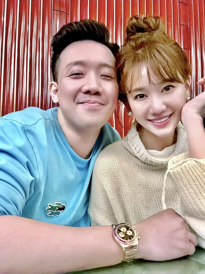 Trấn Thành lần đầu lộ diện giữa ồn ào, Hari Won phản ứng khéo léo bênh vực chồng? - Hình 1