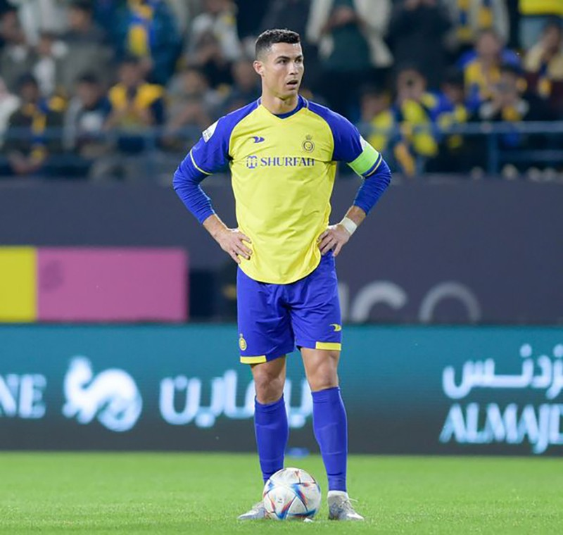 Bạn gái Ronaldo tiêu xài không tiếc tay dù cầu thủ sắp thất nghiệp: Nhìn số tiền mà choáng? - Hình 5