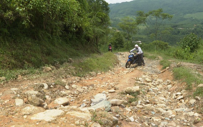 Cô giáo Hà Giang rơi xuống vực qua đời trên đường đến trường, xót xa giây phút che chắn cho con? - Hình 3