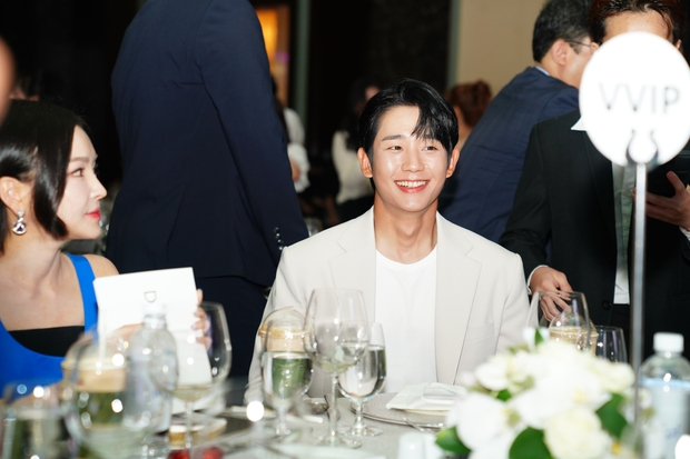 Jung Hae In đổ bộ sự kiện ở Hà Nội: Mặt đẹp như tượng tạc, chuẩn người yêu chị đại Son Ye Jin - Hình 7