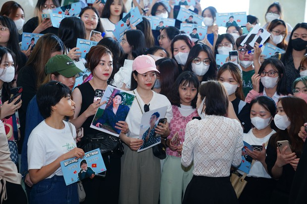 Jung Hae In đổ bộ sự kiện ở Hà Nội: Mặt đẹp như tượng tạc, chuẩn người yêu chị đại Son Ye Jin - Hình 10