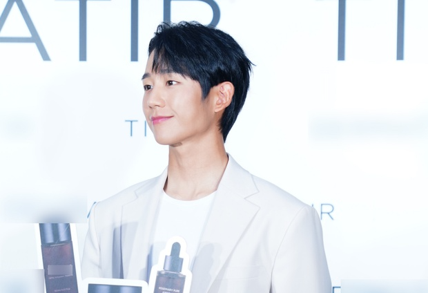 Jung Hae In đổ bộ sự kiện ở Hà Nội: Mặt đẹp như tượng tạc, chuẩn người yêu chị đại Son Ye Jin - Hình 2