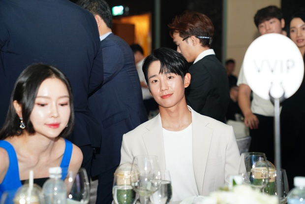 Jung Hae In đổ bộ sự kiện ở Hà Nội: Mặt đẹp như tượng tạc, chuẩn người yêu chị đại Son Ye Jin - Hình 6