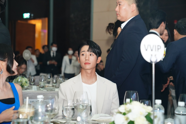 Jung Hae In đổ bộ sự kiện ở Hà Nội: Mặt đẹp như tượng tạc, chuẩn người yêu chị đại Son Ye Jin - Hình 5