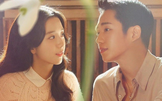 Jisoo tái xuất màn ảnh, danh tính nam thần sánh đôi chị cả Blackpink gây tò mò, fan sợ lại diễn đơ? - Hình 3